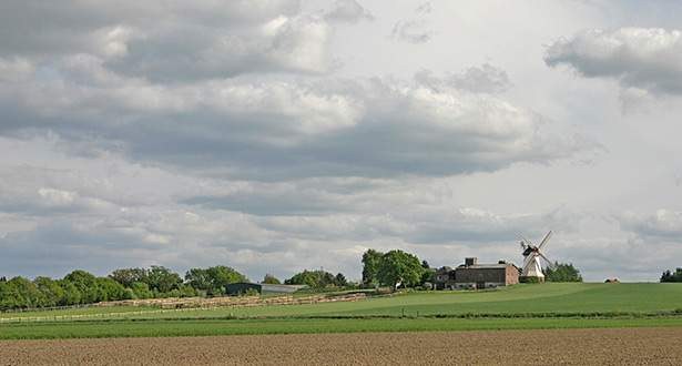 Erd-Holländerwindmühle in Eyendorf